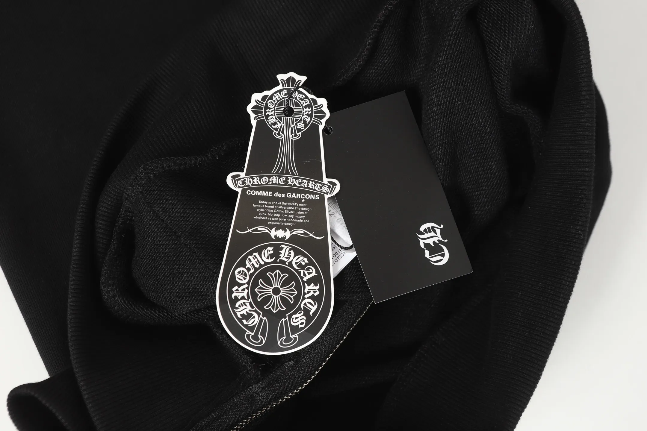 P250 #K31 Cross-border model, please do not place an order if you are pursuing quality - Chrome Hearts/Chrome Hearts 23ss scroll horseshoe print zipper sweatshirt cardigan jacket - High weight, high density and high quality. The wool is soft, delicate and skin-friendly. It feels soft and silky. It has excellent warmth and skin-friendly properties. - Custom-woven and dyed with no color difference. No matter the fabric or workmanship details, it beats the ordinary version on the market. - Hardware zipper accessories are all customized and full of details. -Colour: black white -Size: S M L XL